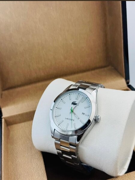 Montre élégante Lacoste