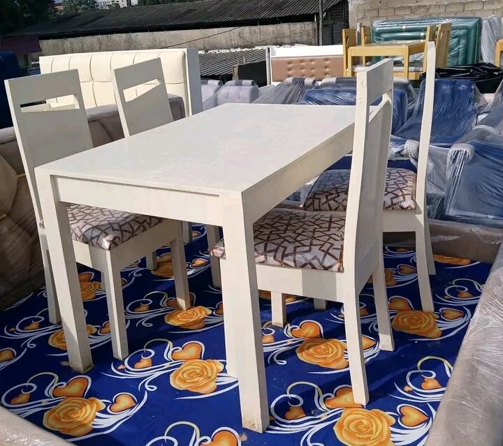 Table à manger moderne 4 places