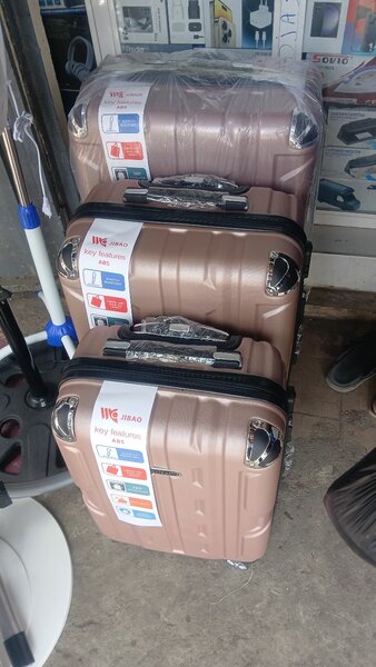 Set de valises rigides élégantes