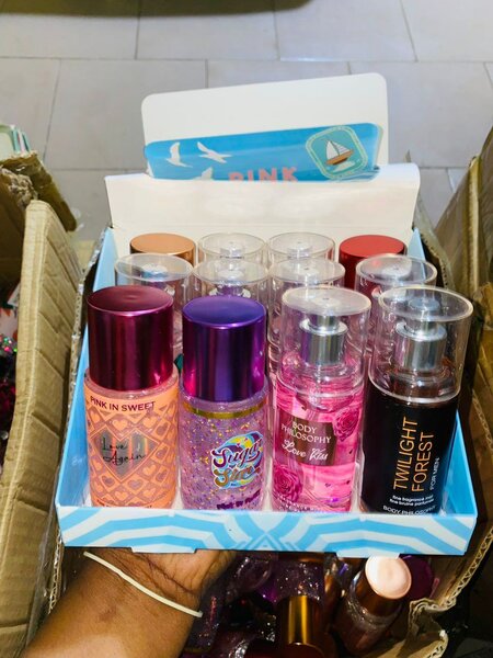 Brumes parfumées et pailletées