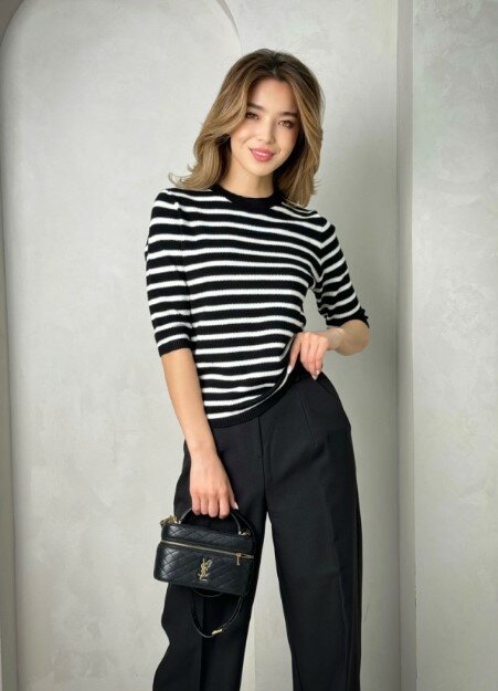 Красивая женская кофта, чёрно-белая, в полоску
