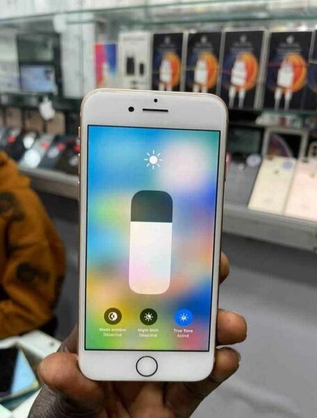iPhone 8   - 64 Go Gold