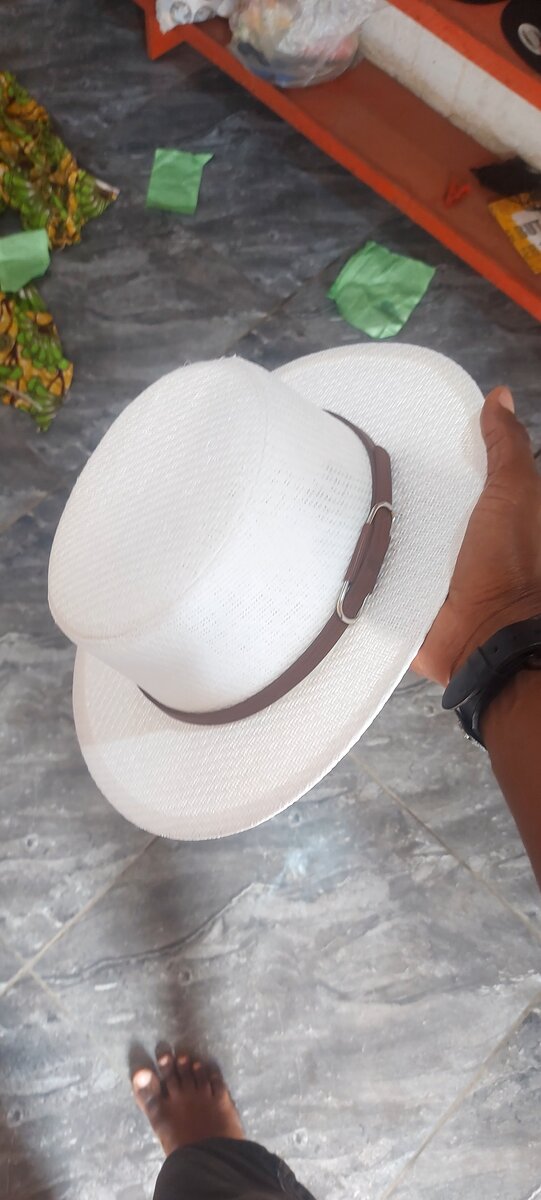 Chapeaux élégants en paille