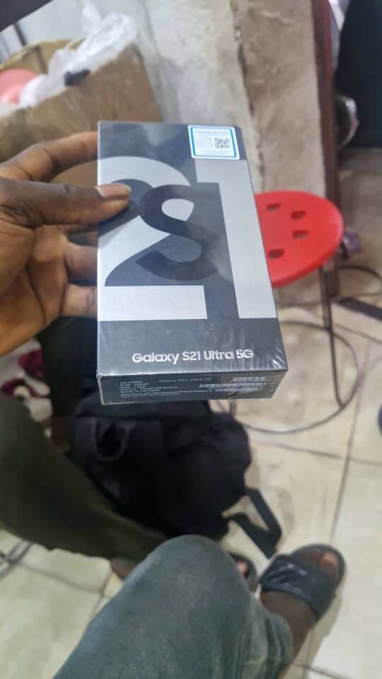 Galaxy S21 Ultra 5G 256gb/12gb ram 5000mAh battery capacity