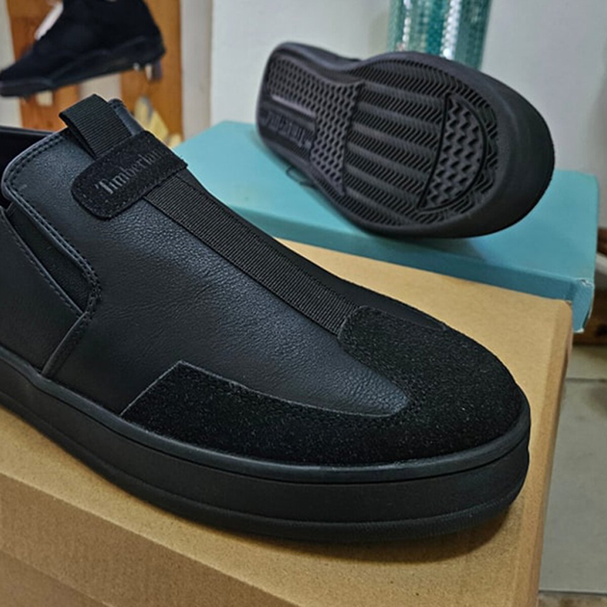 Shadow V Mens's Sneaker