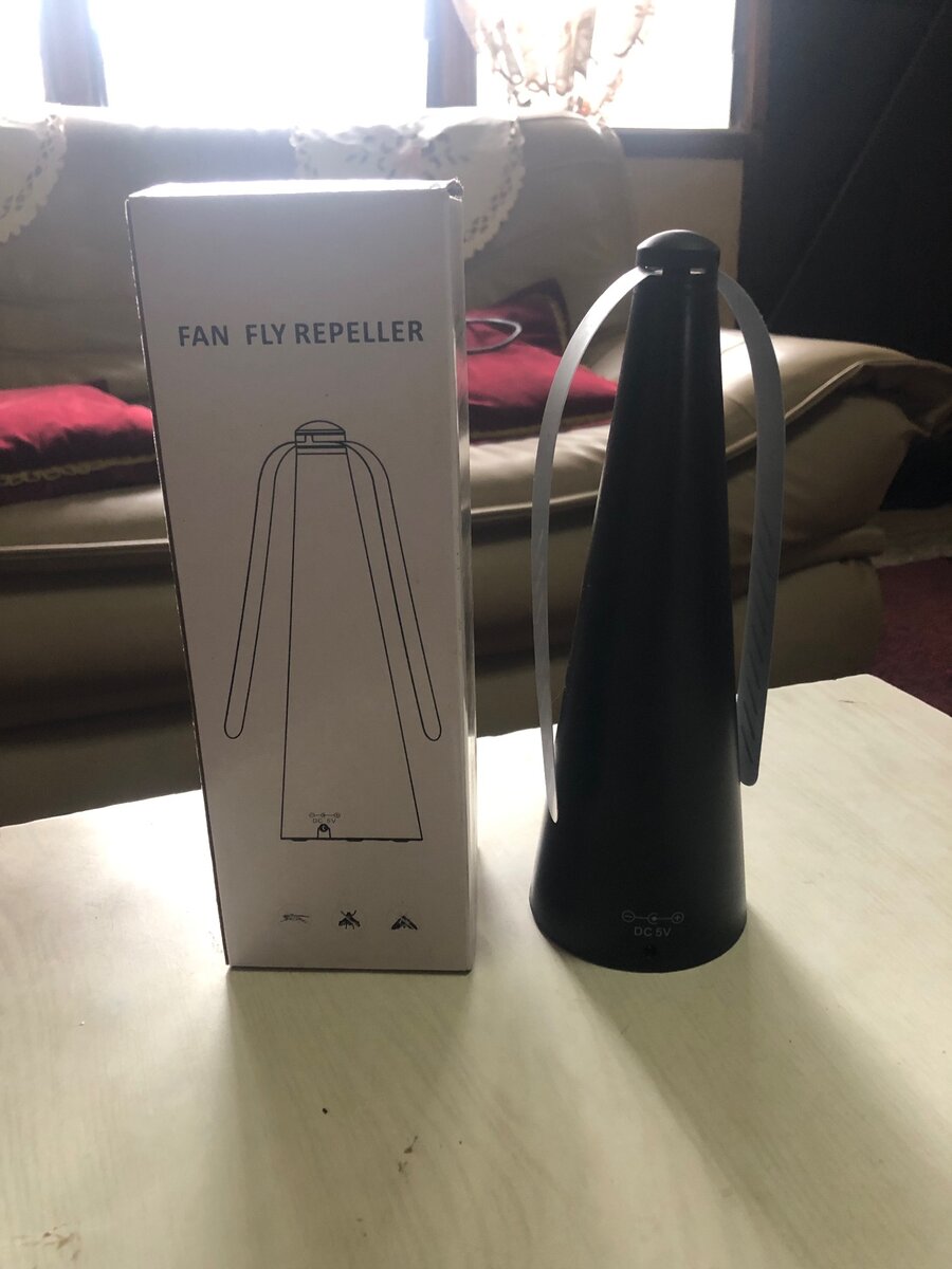 Tabletop chemical free fan fly repeller