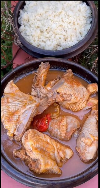 Demi-Poulet en Sauce Délicieux