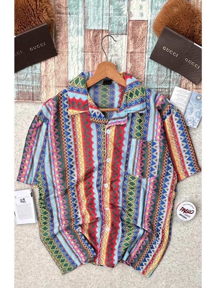 Chemises à motifs colorés