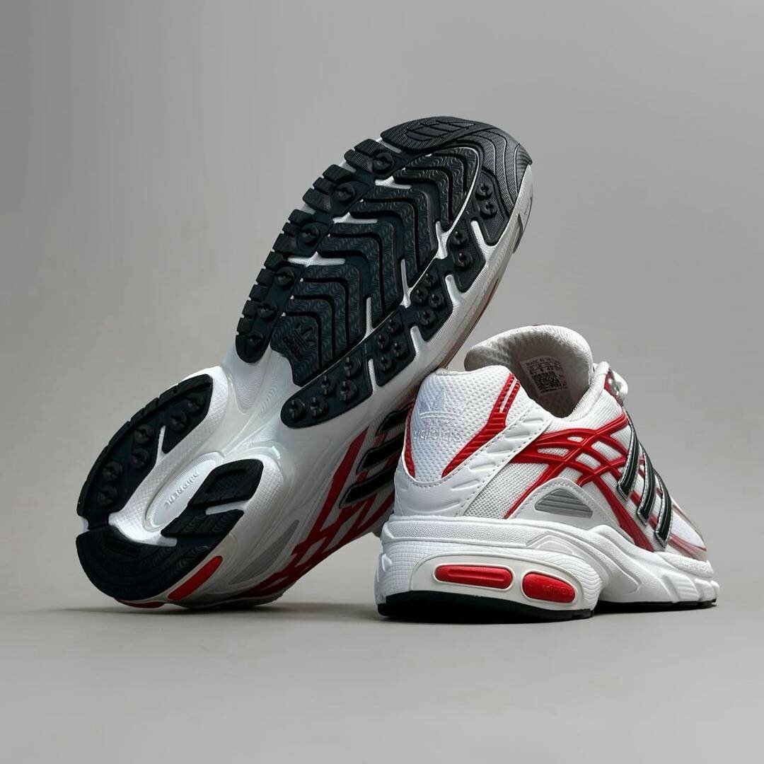 Chaussures de sport blanches Adidas