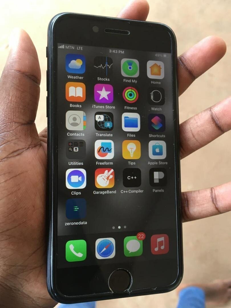 iPhone SE 3 locked