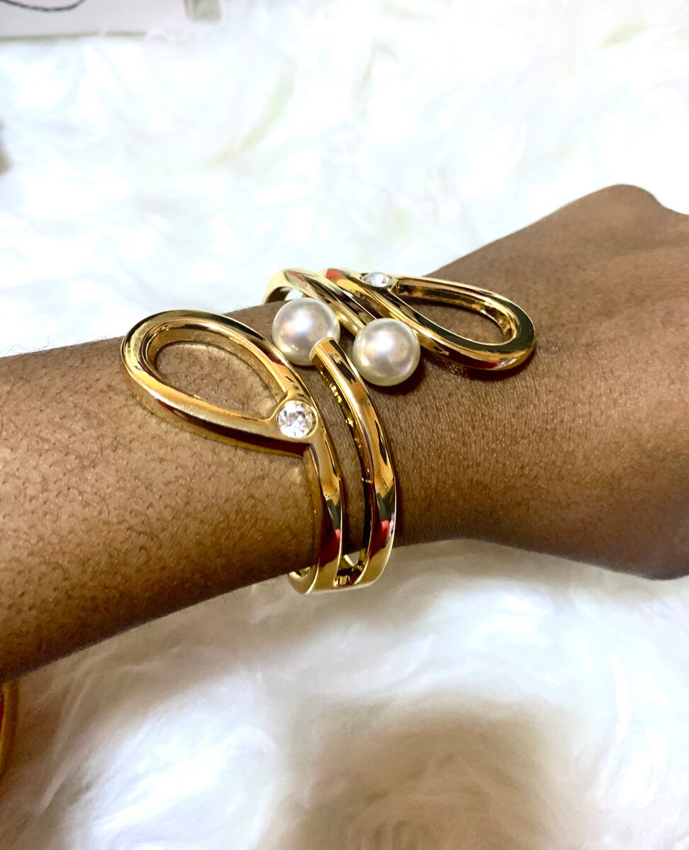 Bracelet doré avec perles