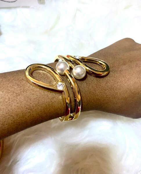 Bracelet doré avec perles