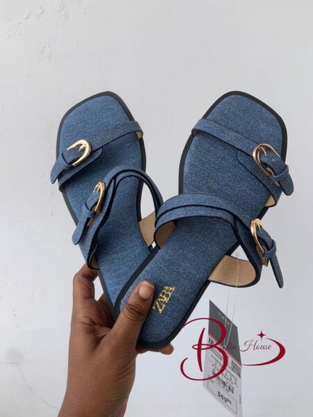 Sandales élégantes avec boucles