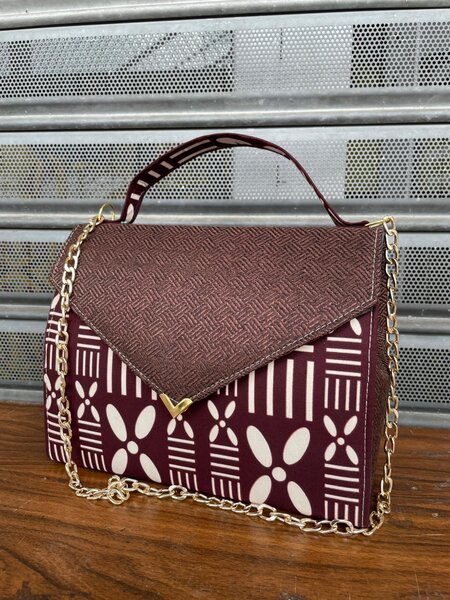 Sac à main élégant chaîne dorée