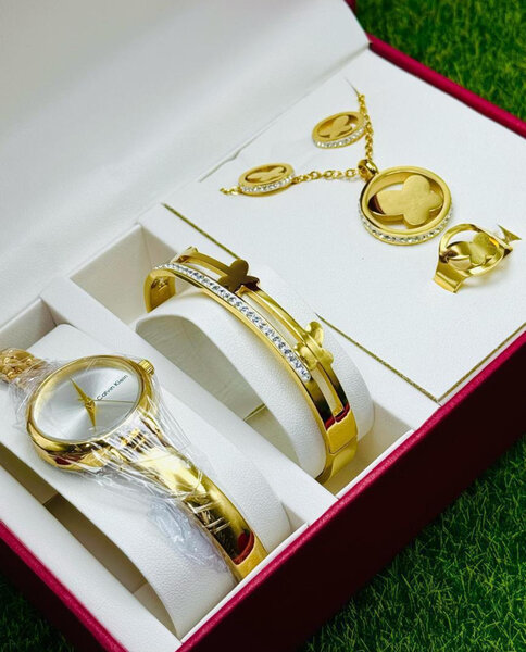 Coffret Montre et Bijoux Doré