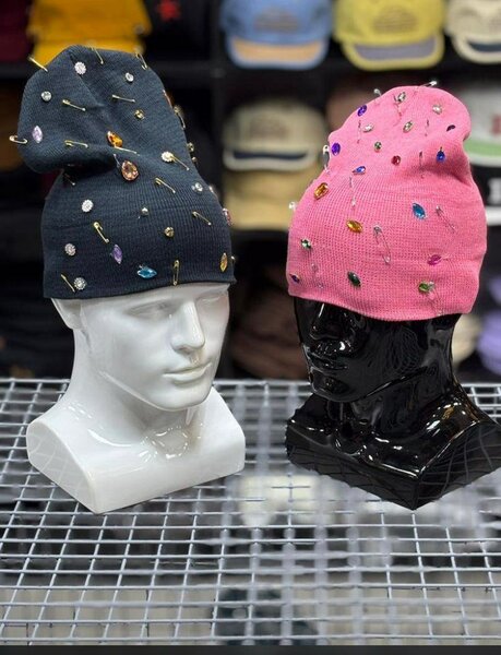 Bonnet chic à strass