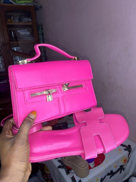 Ensemble sac et sandales roses