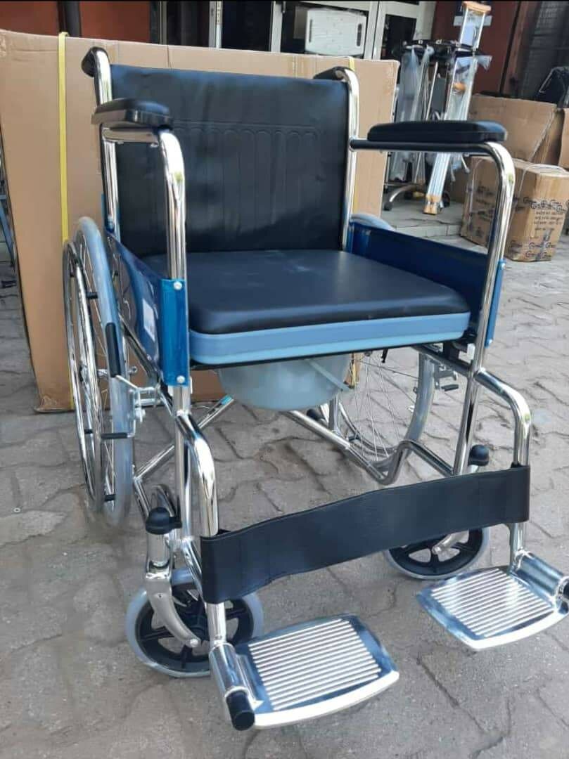Commode wheelchair