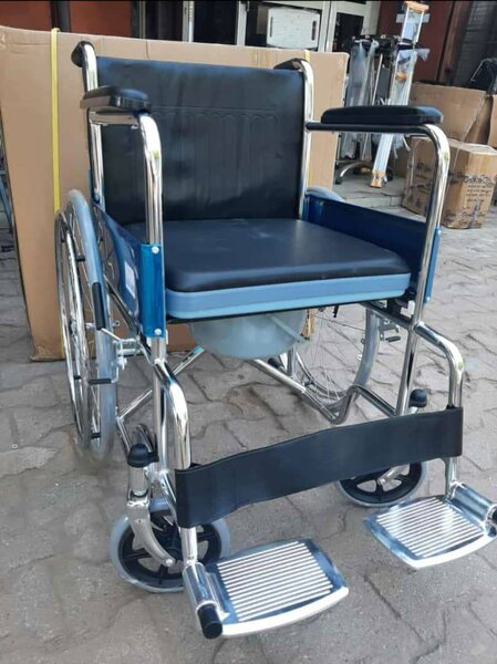Commode wheelchair