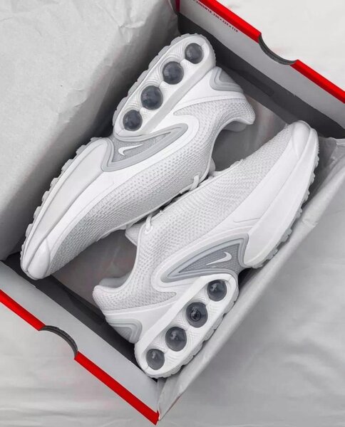 NIKE.