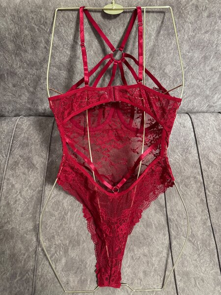 bodysuit en dentelle rouge