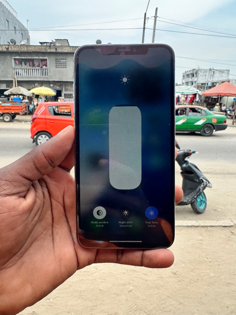 IPHONE XS MAX TOUT PASSE PROPRE