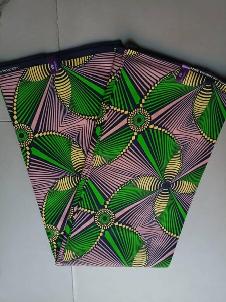 Fabric with a green print of 6 meters