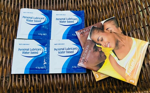 6 préservatifs + 4 lubrifiants