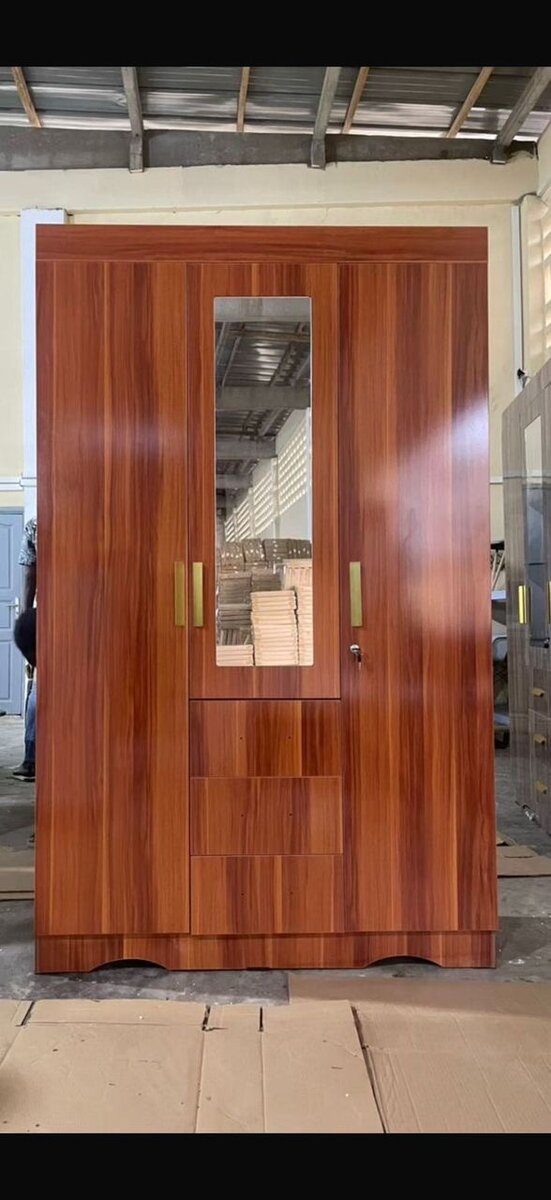 Armoire miroir en bois moderne