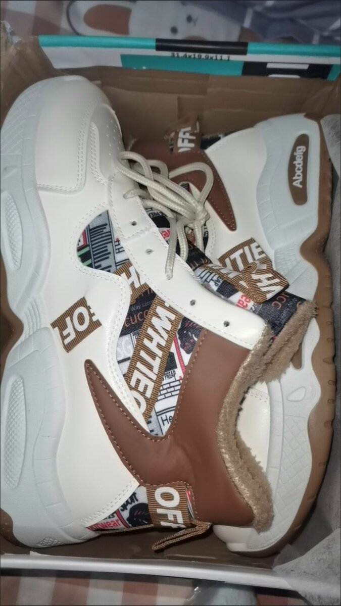 Продаю зимний спортивный обувь,