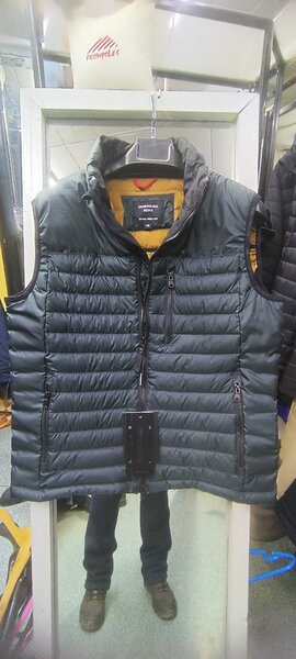 Новинка Безрукавки от Бренда Denenburg.