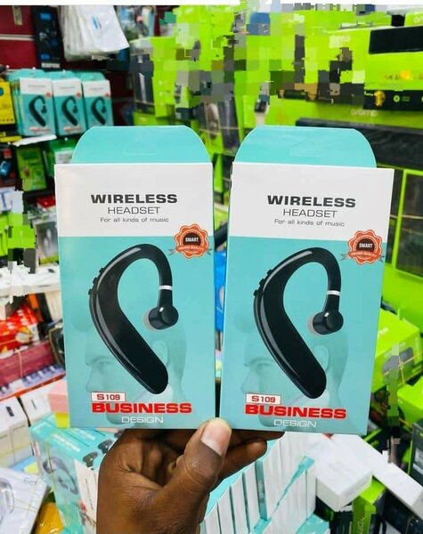 Single Bluetooth earpiece