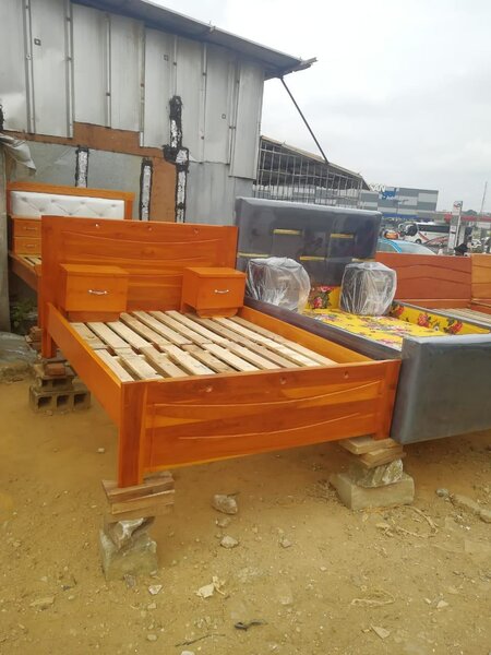 Lit en bois massif durable