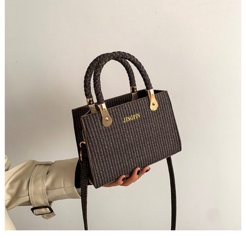 Des mini sacs no name