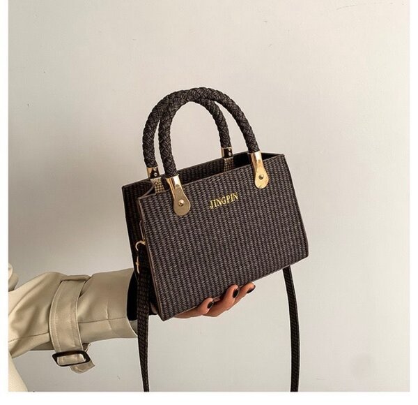 Des mini sacs no name