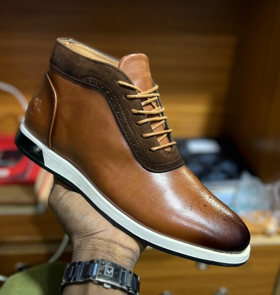 Chaussures montantes en cuir élégant