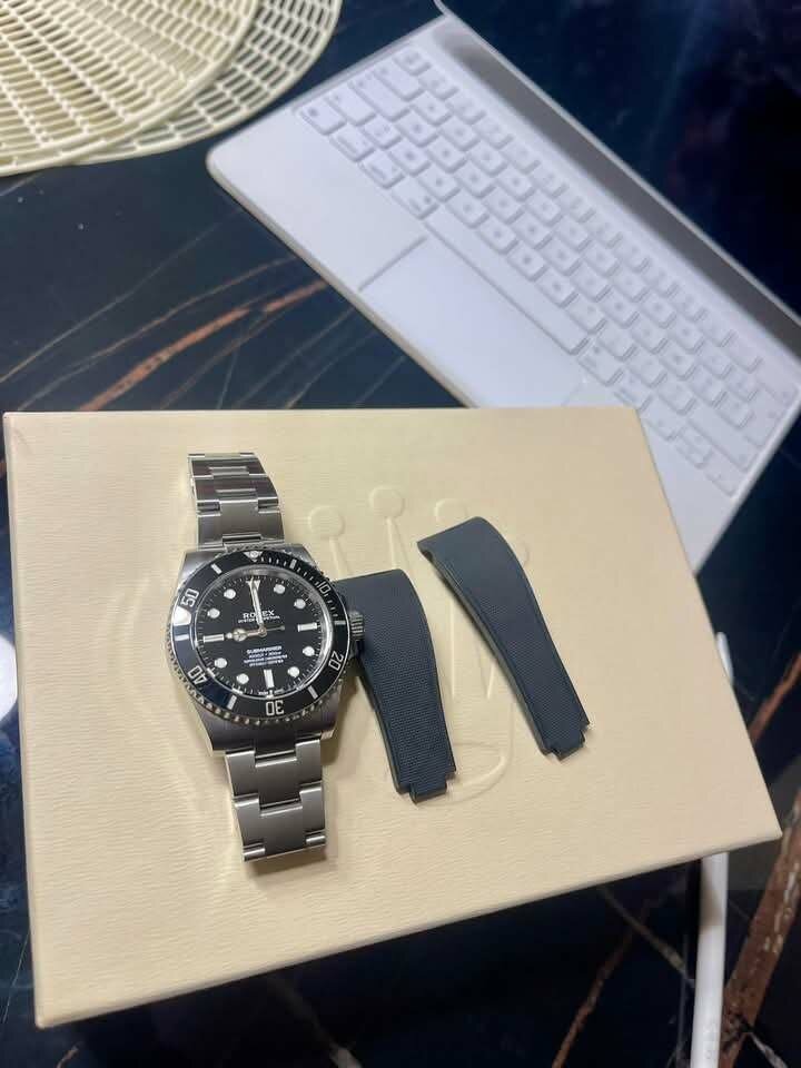 Montre de luxe en acier inoxydable