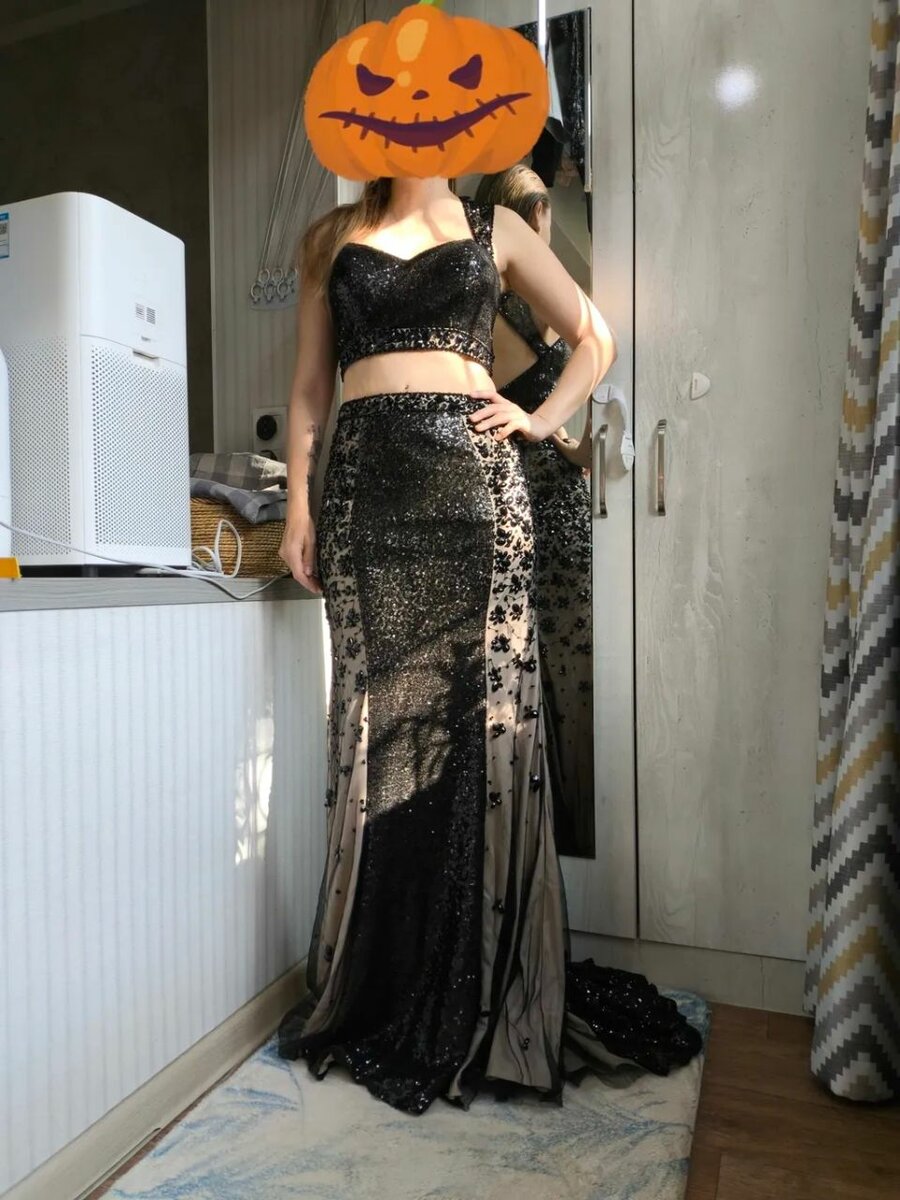 Вечернее платье с вышивкой