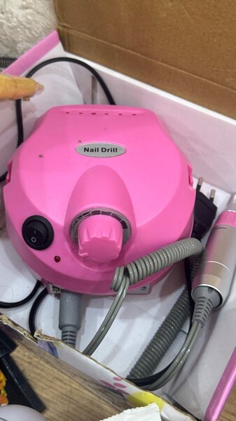 Продается полное оборудование для маникюра. Все почти новое