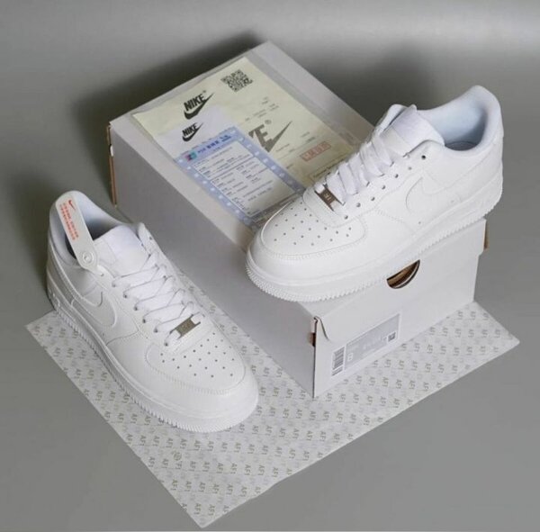 Nike Air Force 1 Triple White