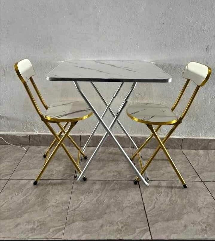 Ensemble table et chaises pliantes
