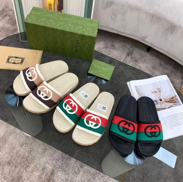 Tongs de Luxe en Cuir