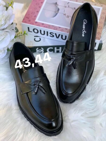 Men's classic leather shoes