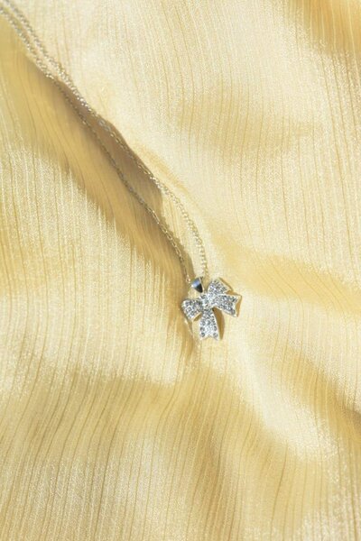 Bow pendant