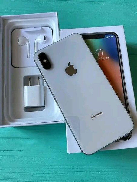 iPhone X argent 64 Go déverrouillé