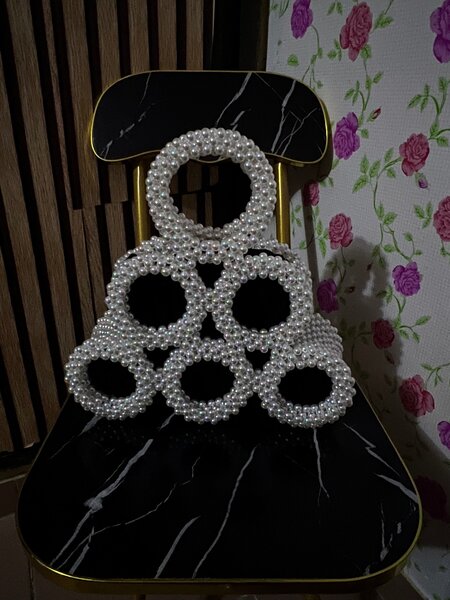 Sac à main perlé élégant