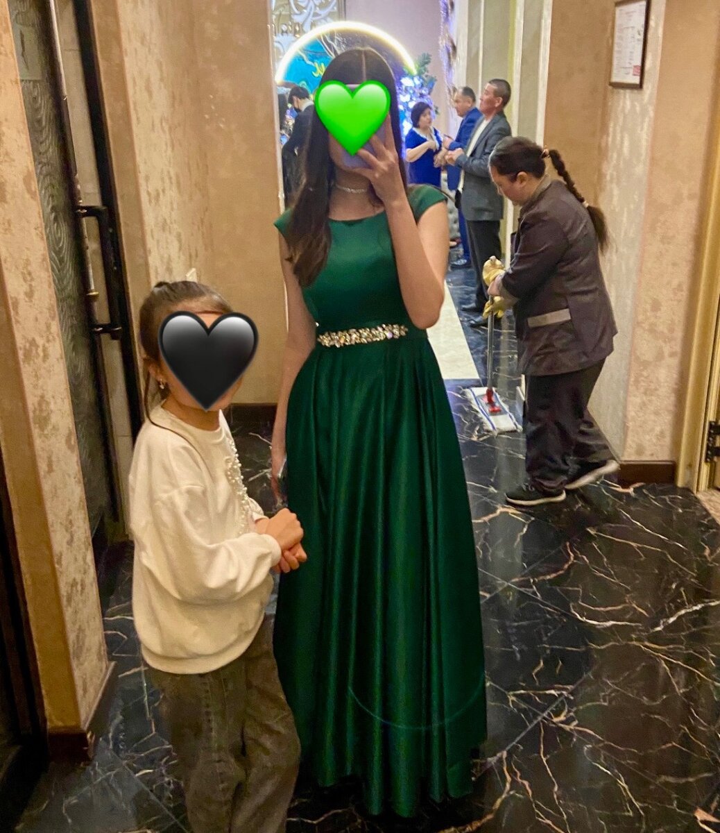 Вечернее атласное платье