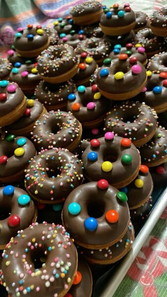 Mini donuts chocolat colorés