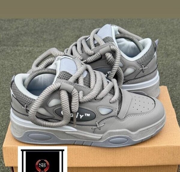 Baskets grises tendance