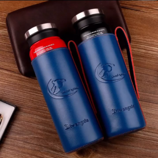 vaccum bottle with leather bag
